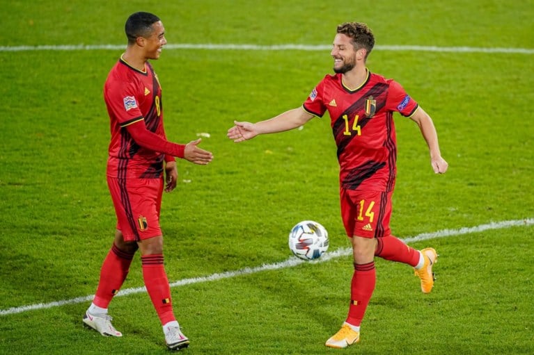 REACTIES. Rode Duivels fier op over-mijn-lijk-mentaliteit, Mertens na doelpunt in Leuven: “Niet zo leuk zonder publiek”