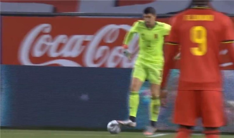 Thibaut Courtois blundert, maar gelukkig zonder gevolgen: “Eden zal zeker lachen met hem”