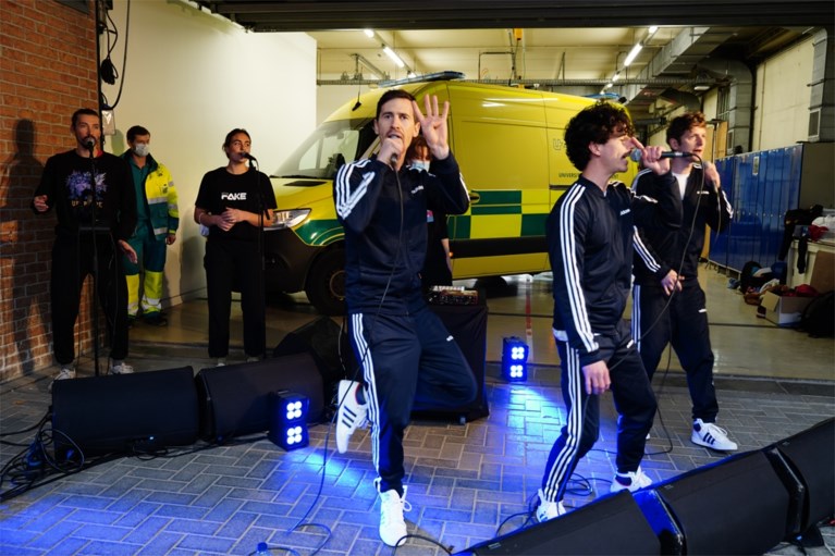 Optreden op de parking van de spoeddienst: Gentse rappers steunen personeel van UZ