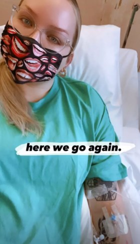 Bekende beautyblogger Nikkie de Jager naar het ziekenhuis