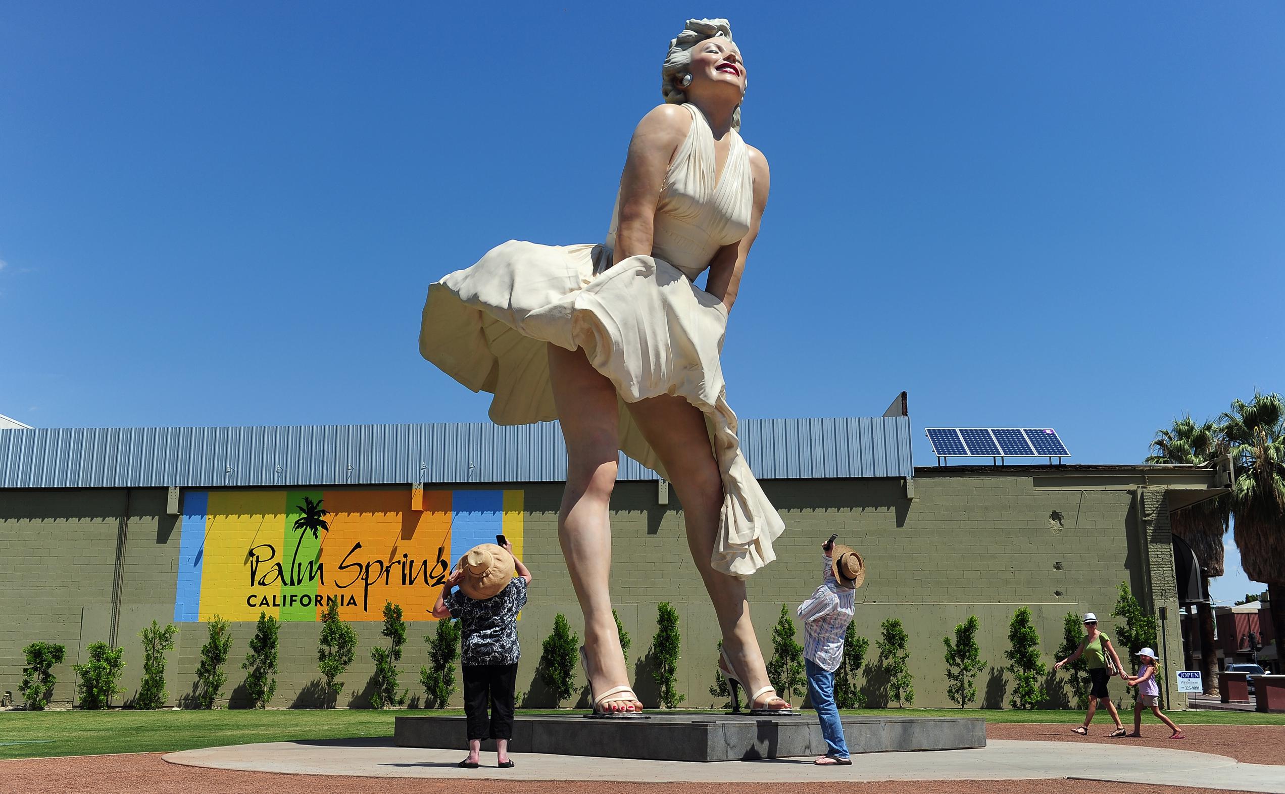 haar piek Groenteboer Heisa om pikant standbeeld van Marilyn Monroe: “Respectloos” | Het  Nieuwsblad Mobile