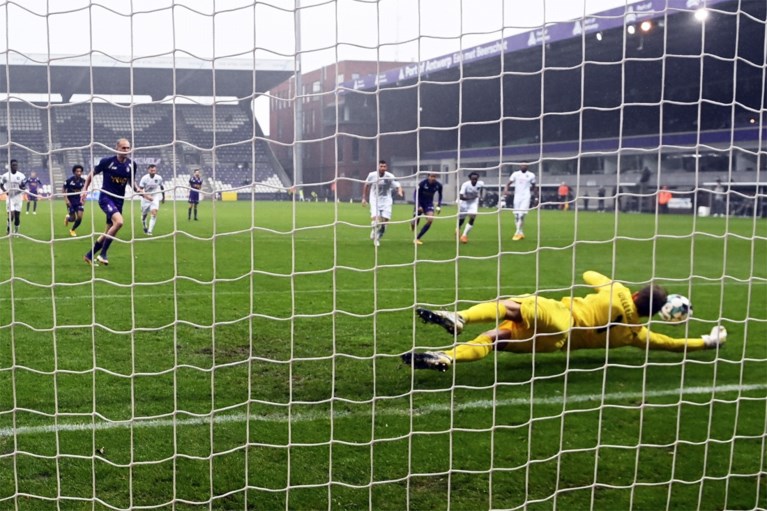 Beerschot klimt naar tweede plaats na zege tegen slap Anderlecht