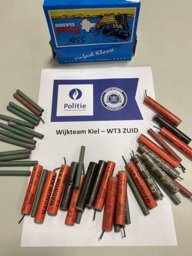 Politie betrapt 15-jarige met 41 stuks knalvuurwerk