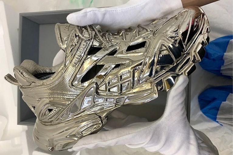 Nieuwe en peperdure sneaker van Balenciaga kun je niet eens dragen
