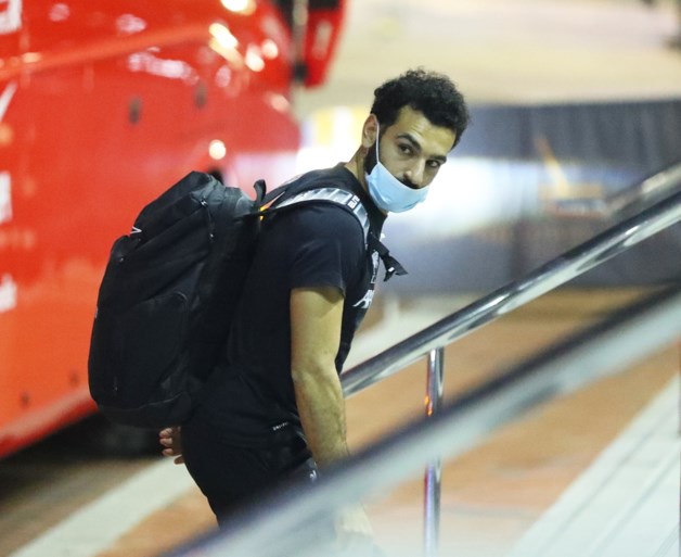 Mo Salah testte positief op corona en nu weten we waarom: dansen en kussen op bruiloft broer met 900 aanwezigen