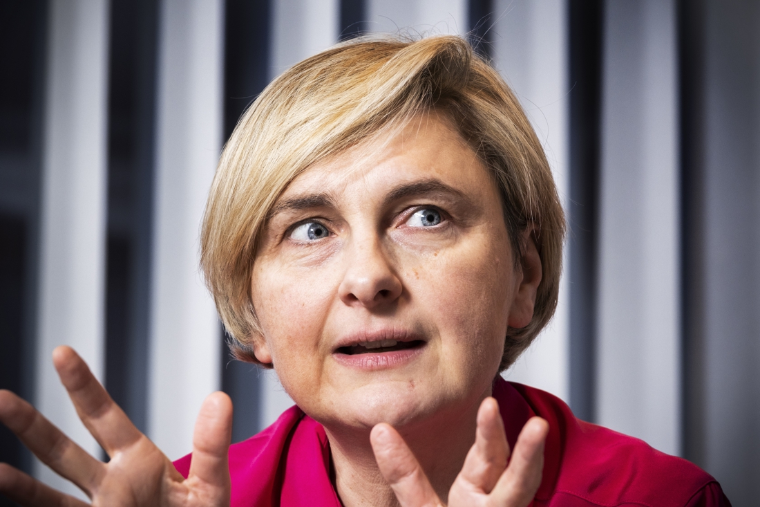 Economy Minister Hilde Crevits: “If it can be done safely, …