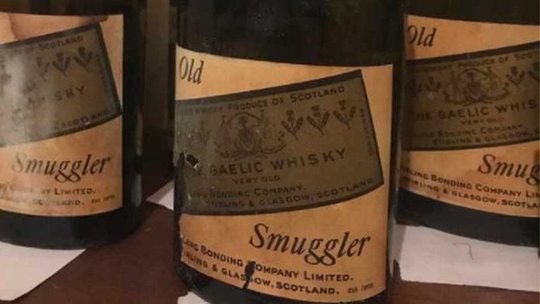 Koppel vindt 66 flessen whisky achter valse wand van hun huis