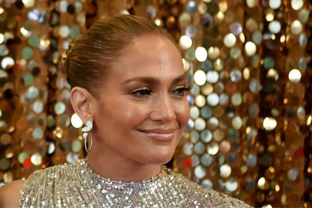 Jennifer Lopez gaat volledig uit de kleren voor hoes van nieuwe single