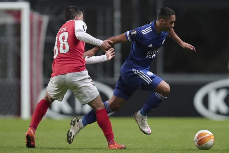 Napoli (met invaller Dries Mertens) eert Maradona met zege, Dennis Praet en Youri Tielemans door naar volgende ronde