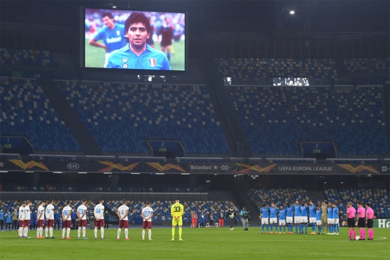 IN BEELD. Diego Maradona krijgt passend eerbetoon voor Europese wedstrijd van ex-club Napoli