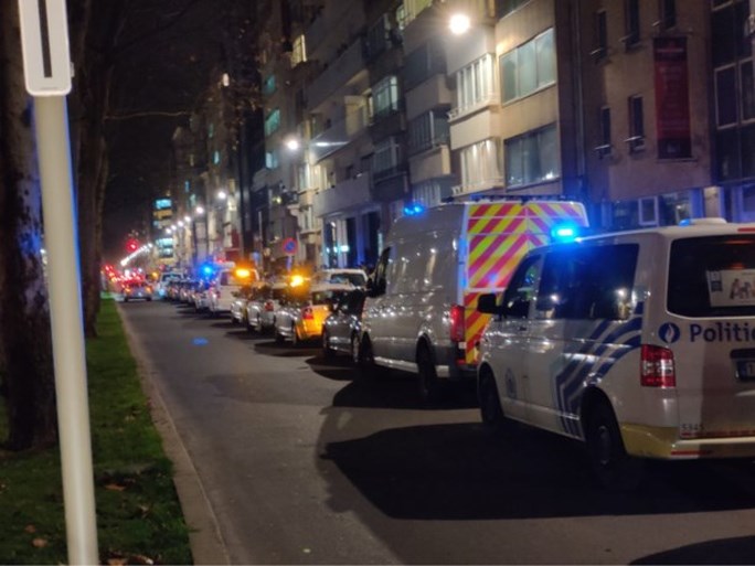 Antwerpse politie ontdekt Joods feest met allicht ruim honderd aanwezigen: “Het eten stond nog op de tafels, de potten nog op het vuur”