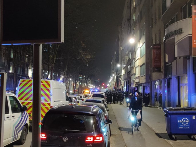 Antwerpse politie ontdekt Joods feest met allicht ruim honderd aanwezigen: “Het eten stond nog op de tafels, de potten nog op het vuur”