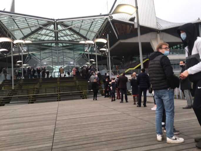 Iraanse oppositie op terrorismeproces in Antwerpen: “Het volledige regime staat hier vandaag terecht”