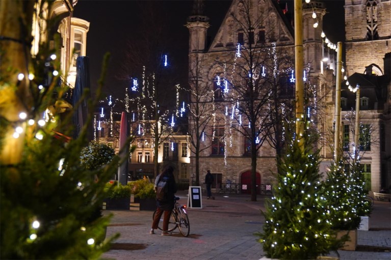 De lichtgevende draakjes zijn aangestoken in Gent