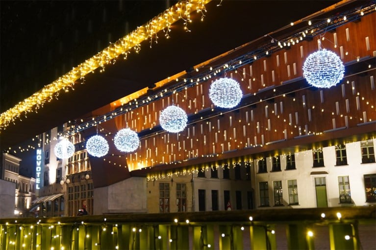 De lichtgevende draakjes zijn aangestoken in Gent