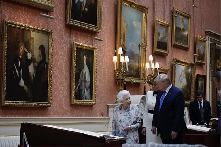 ROYALS. Broer Diana reageert op miskraam en Queen geeft fortuin uit aan renovatie