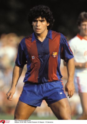 Hoe een Nederlandse club de piepjonge Diego Maradona liet schieten: “De nieuwe trainer had genoeg aan Jos en Ton, stel je voor...”