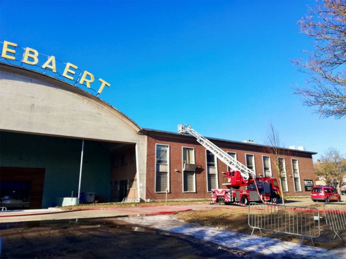 Brandweer heeft heel wat werk met isolatiebrand op site Huygebaert
