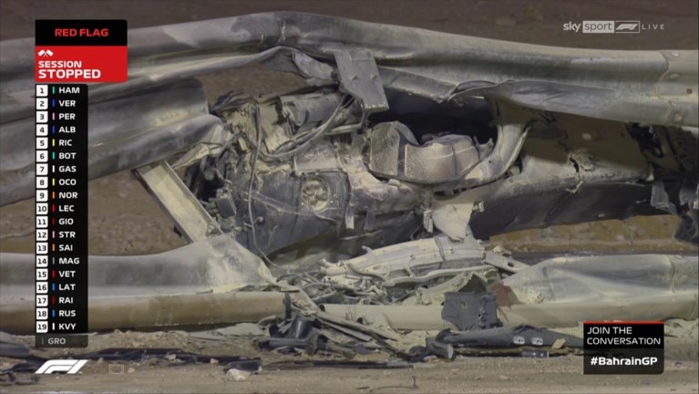 Horrorcrashes in Formule 1: piloot ontsnapt aan de dood nadat wagen in vuurbal verandert, andere auto landt ondersteboven