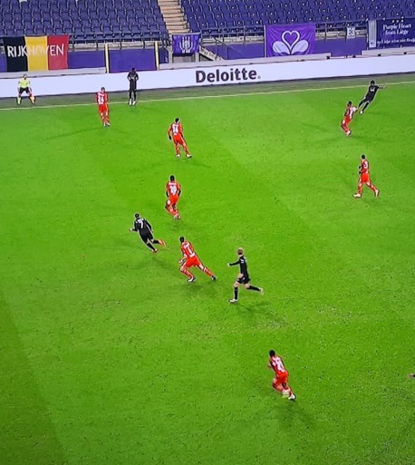 Doelpunt Anderlecht terecht afgekeurd: buitenspel Nmecha was relevant goal van Vlap