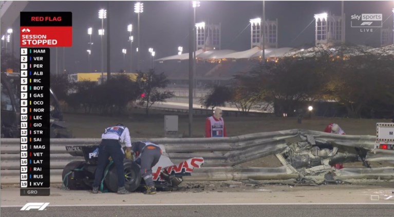 Horrorcrashes in Formule 1: piloot ontsnapt aan de dood nadat wagen in vuurbal verandert, andere auto landt ondersteboven