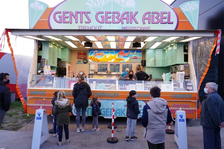 Geen kermis of kerstmarkt? Dan maar oliebollen van op de oprit in Oostakker