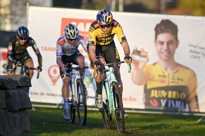 Trainer en bondscoach zien geen graten in de ‘poep’ van Wout van Aert: “Goed dat Wout niet zo scherp staat als in de Tour”