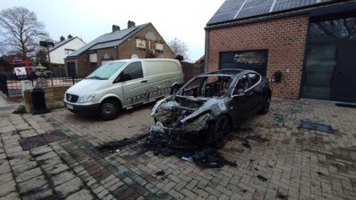 Elektrische Auto Uitgebrand In Grote Brogel Peer Het Nieuwsblad Mobile