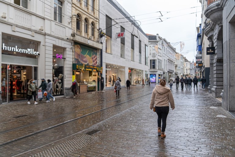 Er zijn nog zekerheden: de winkels zijn weer open en daar is de wachtrij aan de Primark