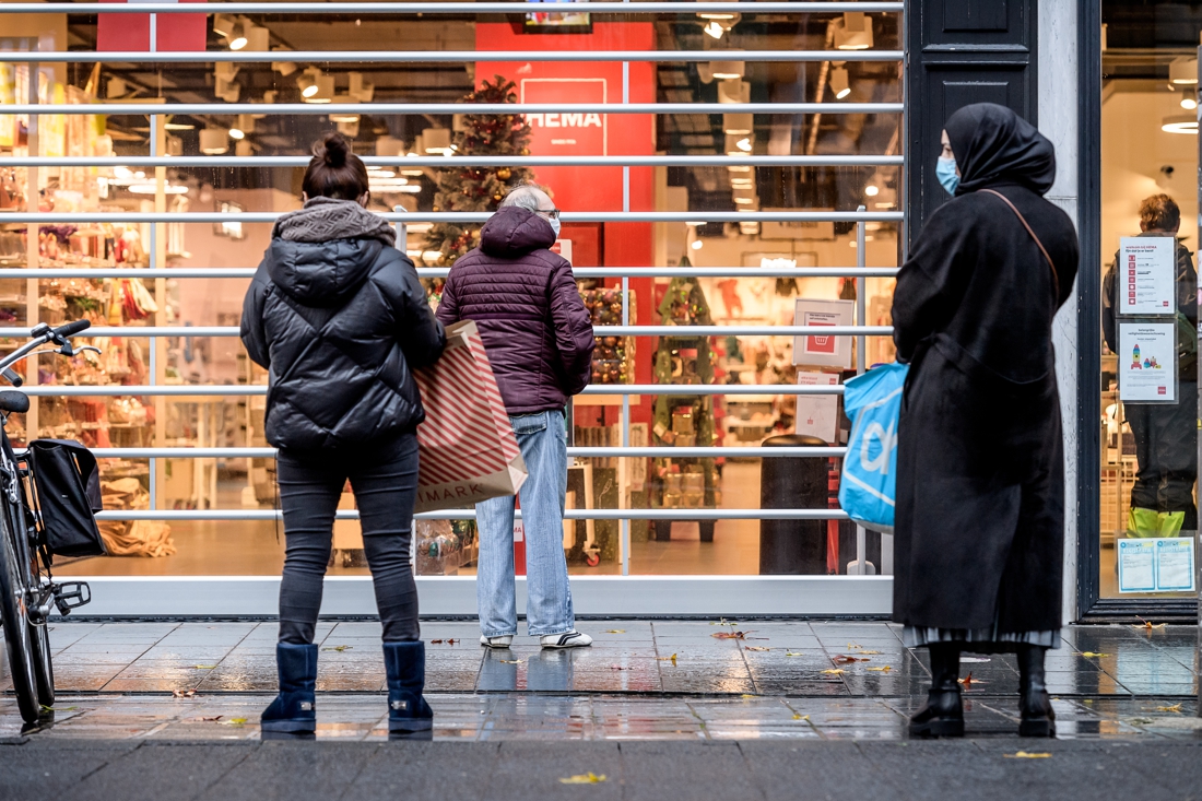 “Put on the mask.  Now!”  This is how the reopening of the shop …