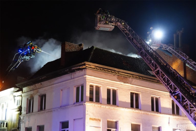 Woning Vlasmarkt onbewoonbaar verklaard na uitslaande brand: bewoner pand verhoord