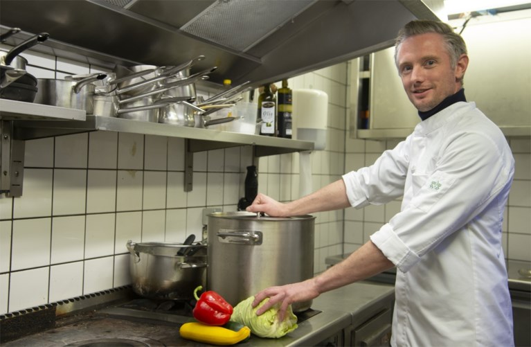 Jongeren strikken chefs voor kookboek: “Niemand van ons kan goed genoeg koken voor gerechten met allure”