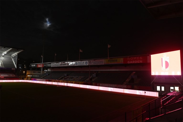 Stroompanne verstoort belangrijke EK-kwalificatiewedstrijd van de Red Flames