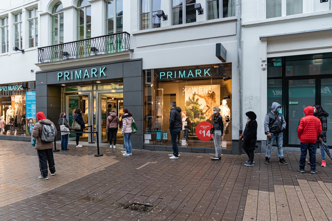 Er zijn nog zekerheden de winkels zijn weer open en daar is... (Gent