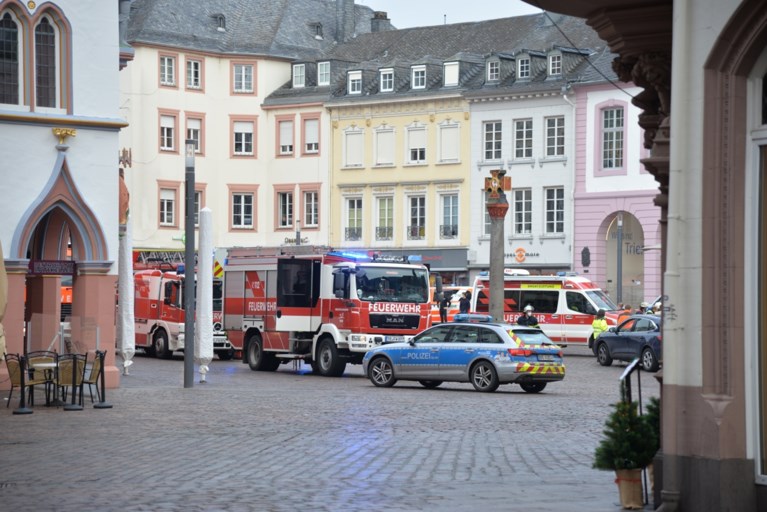 “Het is een horrorscène”: auto rijdt in op voetgangers in Trier, vijf doden onder wie een baby