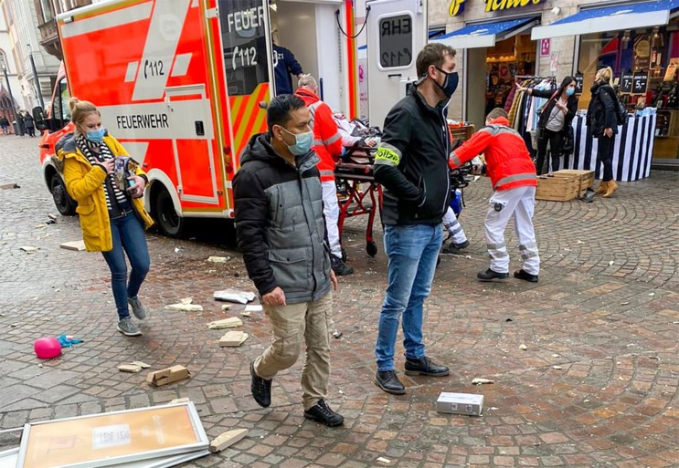“Het is een horrorscène”: auto rijdt in op voetgangers in Trier, vijf doden onder wie een baby