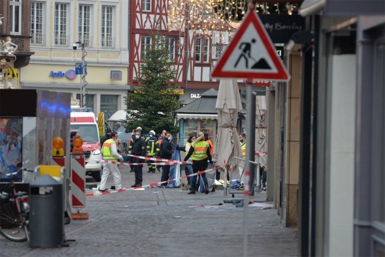 “Het is een horrorscène”: auto rijdt in op voetgangers in Trier, vijf doden onder wie een baby