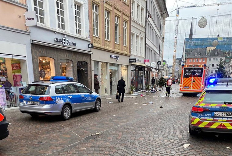 “Het is een horrorscène”: auto rijdt in op voetgangers in Trier, vijf doden onder wie een baby