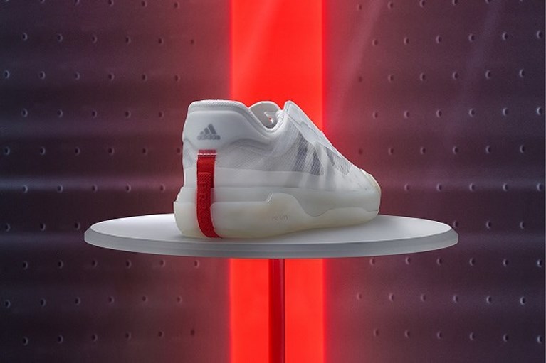 Adidas en Prada geven beelden vrij van hun tweede sneaker