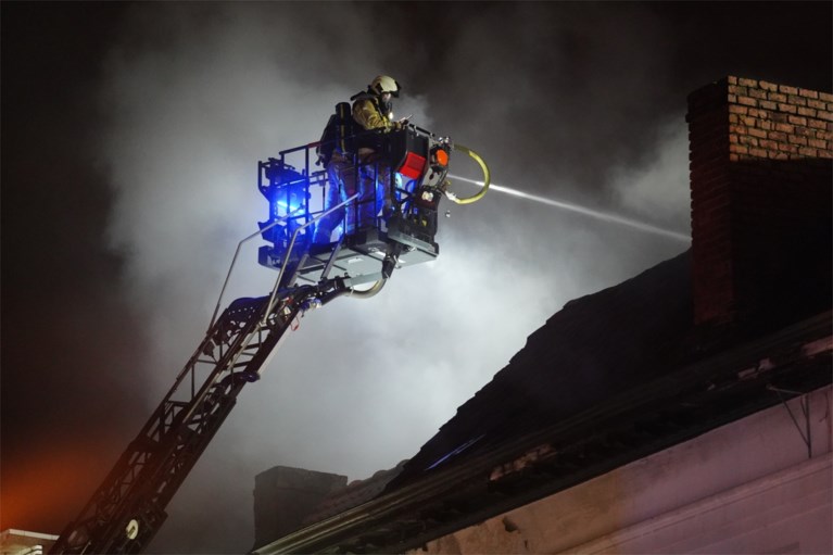 Woning Vlasmarkt onbewoonbaar verklaard na uitslaande brand: bewoner pand verhoord