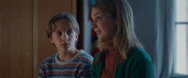 Titelsong geschreven en kerstverhaal gespeeld in volle hittegolf: Pommelien Thijs van ‘#LikeMe’ over nieuwe film ‘De familie Claus’