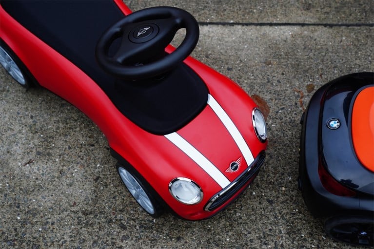 Jonge patiëntjes UZ Gent scheuren nu rond in hun eigen BMW of MINI