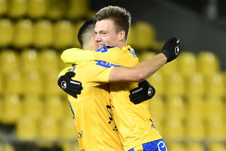 Waasland-Beveren wint kelderduel tegen Moeskroen met 2-0 en zet Henegouwers op 5 punten