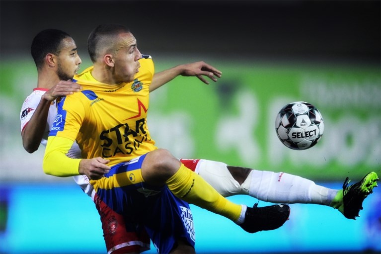Waasland-Beveren wint kelderduel tegen Moeskroen met 2-0 en zet Henegouwers op 5 punten