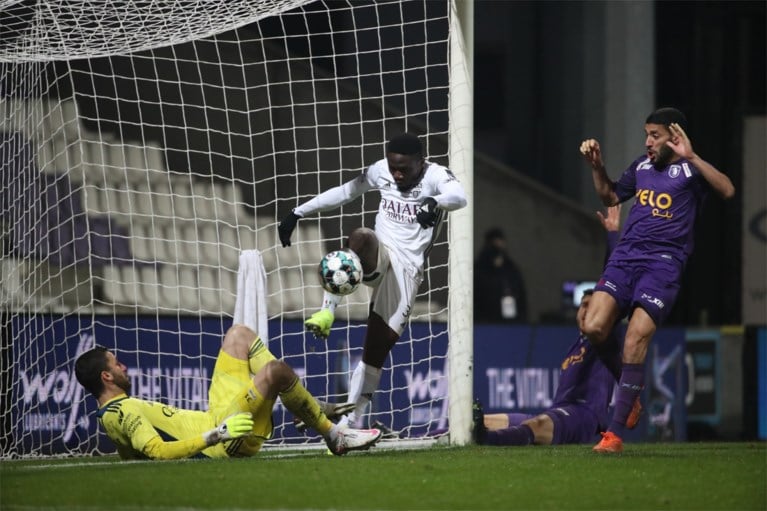Beerschot is leidersplaats kwijt na tweede thuisnederlaag, Eupen graait de drie punten mee op het Kiel