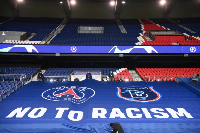 PSG geeft als steunbetuiging gesigneerd shirt aan geviseerde assistent-trainer Basaksehir