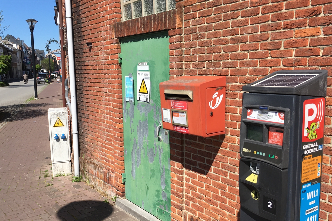 Einde van postbussensaga: brievenbus na strijd van twee jaar verplaatst (Willebroek) | Het ...