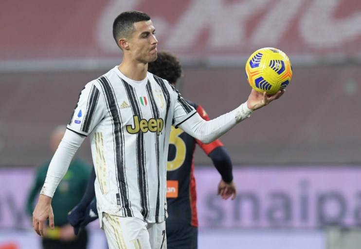Cristiano Ronaldo bezorgt Juventus met twee penaltygoals makkelijke zege en is nu gedeeld topschutter in Serie A