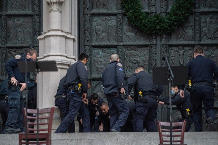 Politie New York doodt schutter die vuur opende op bezoekers van kerstconcert