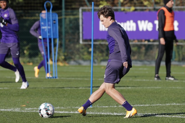 CLUBNIEUWS. Elisha Owusu en Alessio Castro-Montes testen negatief bij Gent, Kylian Hazard valt naast Cercle-selectie